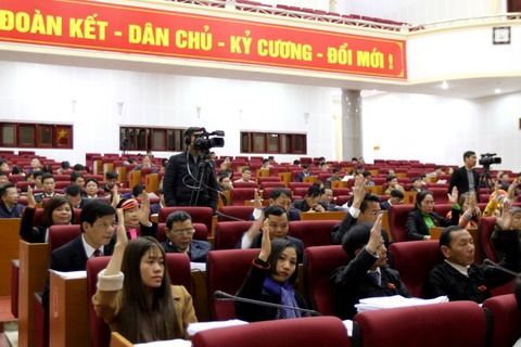 Bế mạc Kỳ họp thứ mười hai HĐND tỉnh khoá XIV: Đại biểu biểu quyết thông qua 20 Nghị quyết