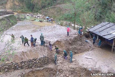 Phó Chủ tịch UBND tỉnh Hà Trọng Hải kiểm tra công tác khắc phục hậu quả do thiên tai gây ra tại huyện Phong Thổ