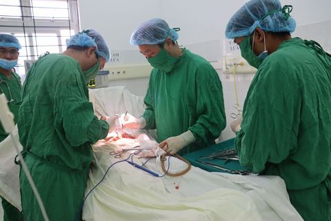 Trung tâm Y tế Sìn Hồ cấp cứu thành công người bệnh chửa ngoài tử cung