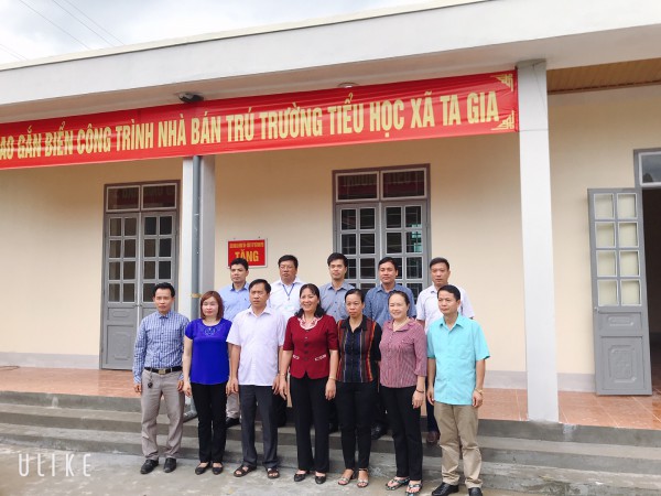 Liên đoàn Lao động huyện Than Uyên trao hỗ trợ nhà ở, nhà bán trú trong Chương trình xây dựng Nông thôn mới năm 2019