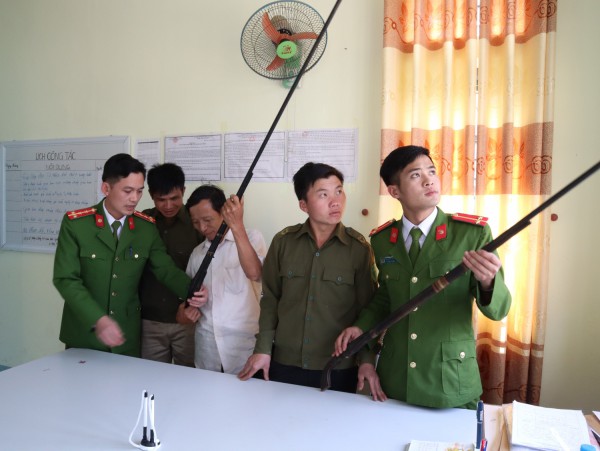 Hiệu quả công tác tuyên truyền thu, nộp vũ khí vật liệu nổ tại xã Tà Mung